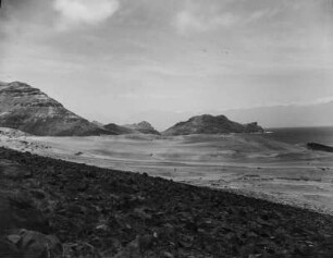 Strand von Salamansa : Blick auf den Strand mit Felsen von Salamansa.