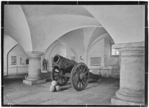 Festung Königstein. Waffenmuseum, Altes Zeughaus. 500 jähriges Riesengeschütz "Faule Magd"