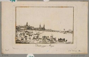 Stadtansicht von Dresden, Blick vom Ufer in der Pirnaischen Vorstadt nach Westen über die Elbe mit Booten, u. a. eine Prunkgondel, auf die Augustusbrücke und die Altstadt