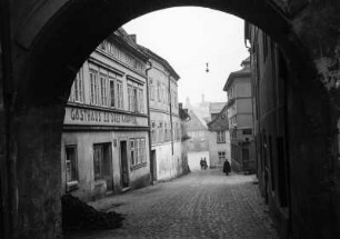 Blick vom früheren südlichen Stadttor bei der Kirche St.-Jakob in Richtung Marktplatz : Böhmisch Kamnitz (Ceska Kamenice/Tschechische Republik). Blick vom früheren südlichen Stadttor bei der Kirche St.-Jakob in Richtung Marktplatz