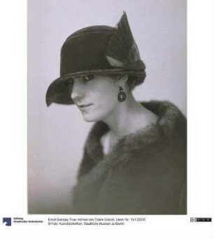 Frau mit Hut von Claire Golsch