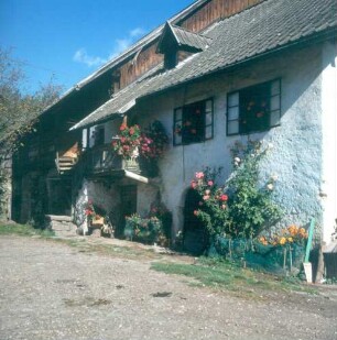 Siffian. Tiroler Bauernhaus. Straßenansicht