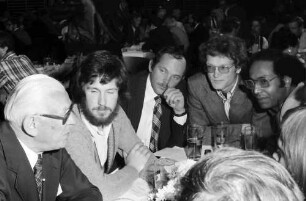 27. Tagung 1977 Chemiker; Sitzreihen im Theater: Adolf Butenandt im Gespräch