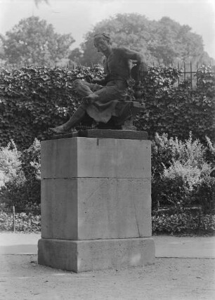 Statue eines Eisenarbeiters