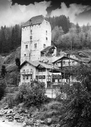 Sarnthein, Südtirol. Wohnturm Kränzelstein (1295 erwähnt)