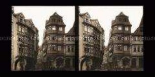 Kindergruppe vor dem Lutherhaus mit Blick in dei Kannengiessergasse, Frankfurt am Main