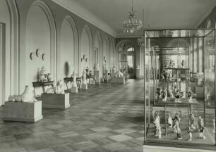 Dresden: Zwinger, Innenansicht, Pavillon E mit erweiterter Porzellanaufstellung