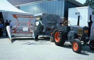 Fotografie: Erntetechnik, Mähdrescher gezogen
