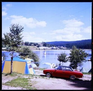 Schluchsee: Campingplatz mit rotem Ford