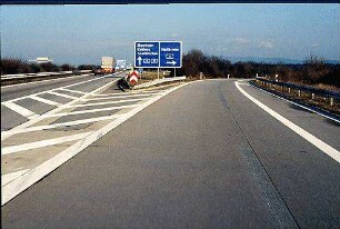 Einfahrt in Tangente Südost (Karlsruhe Richtung Heilbronn) von Nebenfahrbahn Ost (Karlsruhe Richtung Heidelberg)
