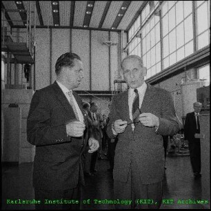 Besuch einer Delegation der Europäischen Atomgemeinschaft (EURATOM) am Kernforschungszentrum Karlsruhe (KfK)