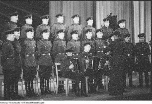 Dresden, 36. Jahrestag der Oktoberrevolution, Kranzniederlegung am Ehrenmal, Festakt, November 1953