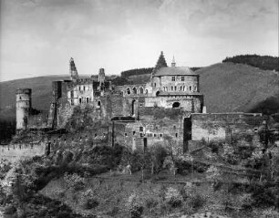 Vianden. Hofburg (1190-1240)