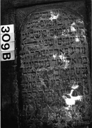 Grabstein 309 (Index: 99897609) Maße HxBxT: 123x63x15 cm Besonderheit: kulturhist. wertv. / künstl.-formale Gründe: Grabstein 309B