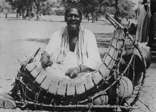 Région de Safane. Jouer de balafon