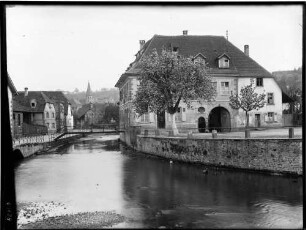 Grötzingen Gasthaus Zur Kanne Außenansicht Einfahrtsbogen mit seitlichen Portal