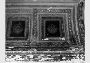 Blick auf die zerstörte Decke des Gobelin-Saals im Kaiser-Friedrich-Museum