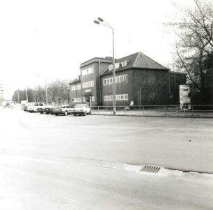 Cottbus, Franz-Mehring-Straße 39. Warmbad und Sauna (1929)