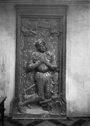 Grabstein des Ritters Ulrich von Breitenstein