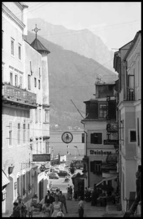 Salzburg: Kirchgasse mit Blick zum See