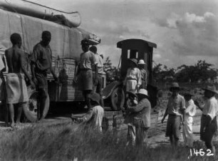 Verladen eines Wagens : Verladen eines Wagens.