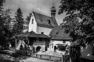 Birkenstein. Wallfahrtskapelle Maria Himmelfahrt (1710 als Nachbildung des „Heiligen Hauses“ von Loreto, 1786; Johann Mayr d. Ä. von der Hausstatt)