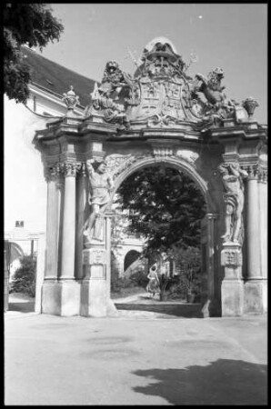 Wiener Neustadt: Barockportal zum Pfarrhof