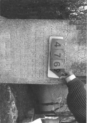 Grabstein 476 (Index: 99786485) Maße HxBxT: 147x55x17 cm Besonderheit: kulturhistorisch wertvoll / hist.-wiss. Gründe (Gemeindestellung): Grabstein 476B (Detailaufnahme)