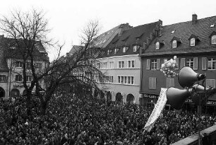 Freiburg im Breisgau: Demo vor dem Rathaus gegen die Räumung des Schwarzwaldhofes