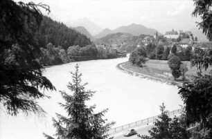 Füssen: Blick vom Hügel an der Lechbrücke auf Stadt und Lech