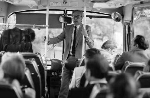 Gruppe mit ..., im Bus
