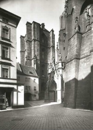 Neiße, Pfarrkirche Sankt Jakobi : Neiße (Nysa/Polen). Glockenturm und Pfarrkirche St. Jakobi. Glockenturm und Westfront von Süden