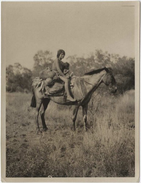 Ashluslay avec enfant à cheval