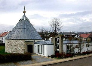 Gulbransson, Olaf Andreas; Kelheim - Bauersiedlung; St. Lukas, Ev. Kirche mit Pfarrhaus - Außenansicht