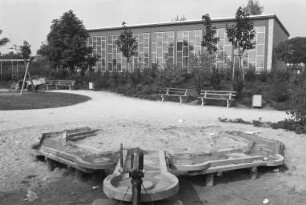 Umgestaltung des Hallenbads Neureut "Adolf-Ehrmann-Bad" zu einem Freizeitbad durch Einbeziehung des Kinderspielplatzes und der Liegewiese in den Badebetrieb