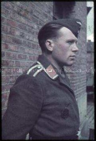 Gefreiter der Luftwaffe mit Gewehr