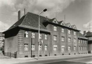 Cottbus. Wohnhäuser, Dissenchener Straße 20/21. Straßenfront