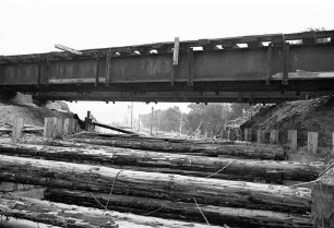 Verbreiterung der Eisenbahnbrücke über die Durlacher Allee beim Weinweg.