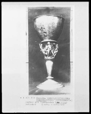 Pokal mit Bacchanten