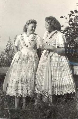 Festtagstracht aus Dissen : Kleidung - niedersorbische Tracht. Ort: Dešno / Dissen. Niedersorbische Festtagstracht (ohne Kopftuch).
