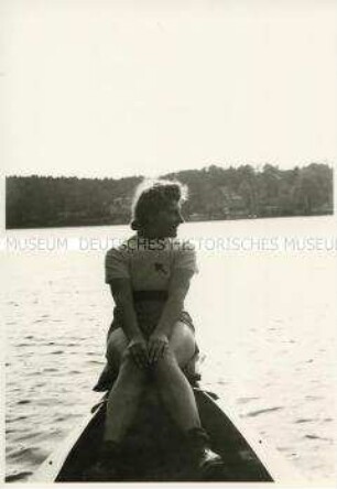 Frühling am Wannsee - Frau im Kanu