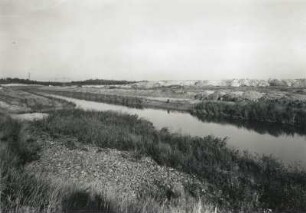 Lausitzer. Heide. Gefluteter künstlicher Spreelauf westlich des ehemaligen Dorfes Merzdorf zur Umgehung des Braunkohletagebaus Bärwalde. Blick flussabwärts nach Nordwesten