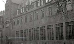 Grund, Peter; Frankfurt; Verwaltungsgebäude Degussa - Straßenzug und Fassade