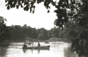 Dresden. Großer Garten. Ruderboote auf dem Carolasee