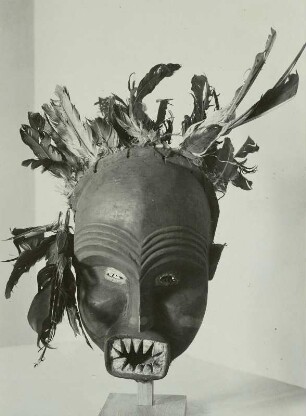 Maske aus Holz mit Federschmuck (Subiya)
