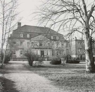Markkleeberg, Herrenhaus des Ritterguts (Seniorenheim Ost), Parkansicht
