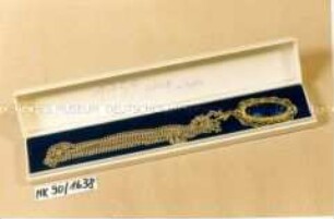 Kette mit Anhänger im Etui