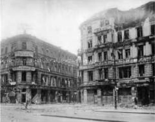 Zerstörte Mietshäuser um den Alexanderplatz in Berlin