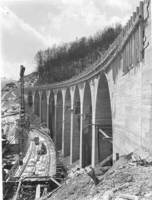 Drachenlochbrücke, km 152,933 Die Brücke wurde 1935 - 1937 gebaut, 1945 gesprengt und 1949/50 wieder aufgebaut.