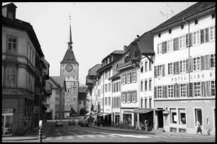 Aarau: Vordere Vorstadt mit Stadttor vom Rathausplatz